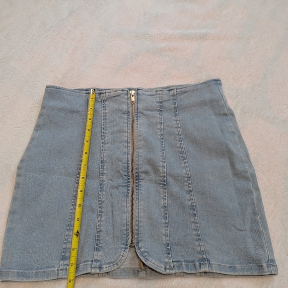 We The Free Light Blue Denim Mini Skirt Size 8 - Picture 3 of 4